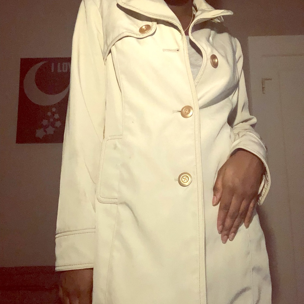 Cream trench oat